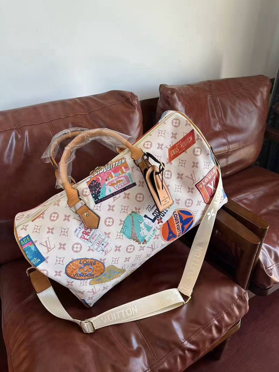 LV    travel bag
Size  45×29×18cm
High quality
115 dhs💛

Zain04
♥️♥️♥️