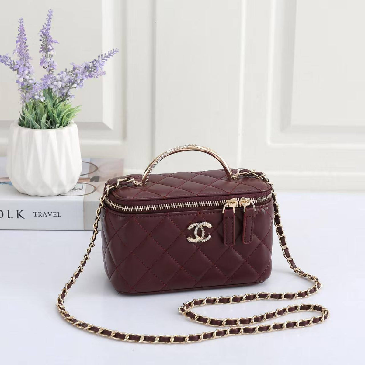 Chanel

High quality

With box 
100 dhs🇦🇪🇦🇪

Zain50
♥️♥️♥️
