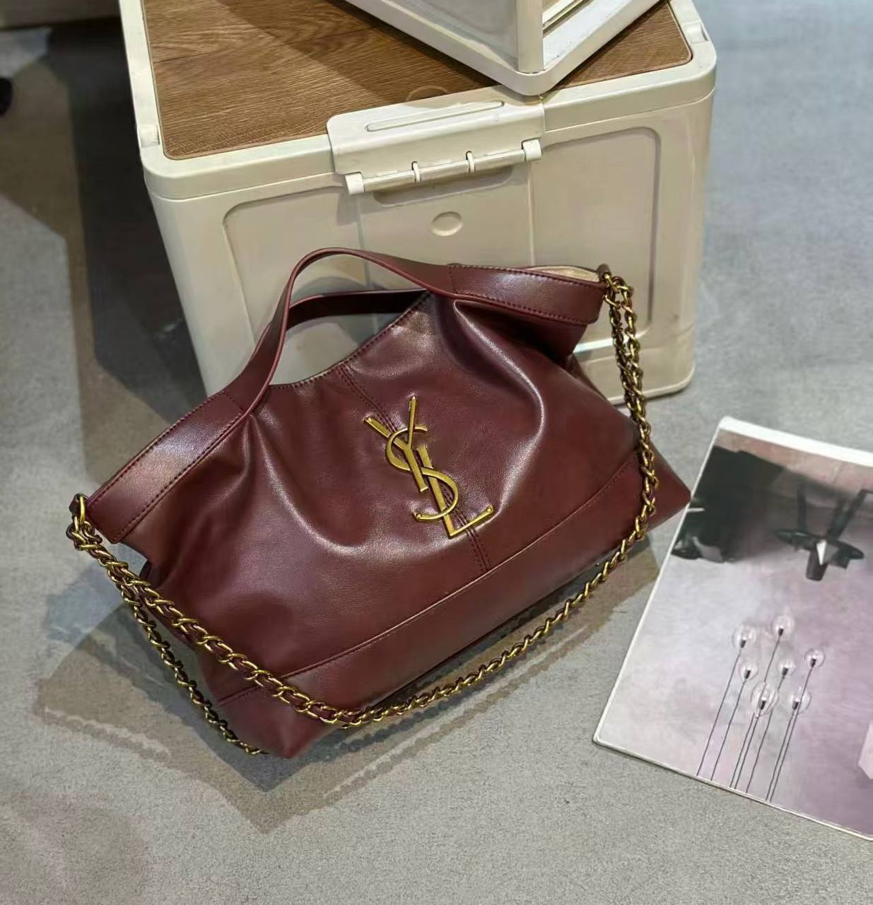 YSL 
GOOD QUALITY 
120 dhs🇦🇪🇦🇪

Zain295
♥️♥️♥️