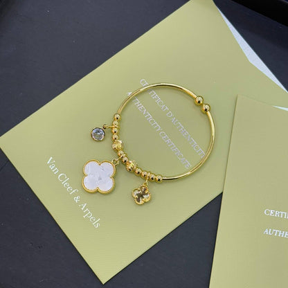 VCA bangle 
Fashion Quality 

30 dhs🪙
normal box

Zain48
💕💕💕