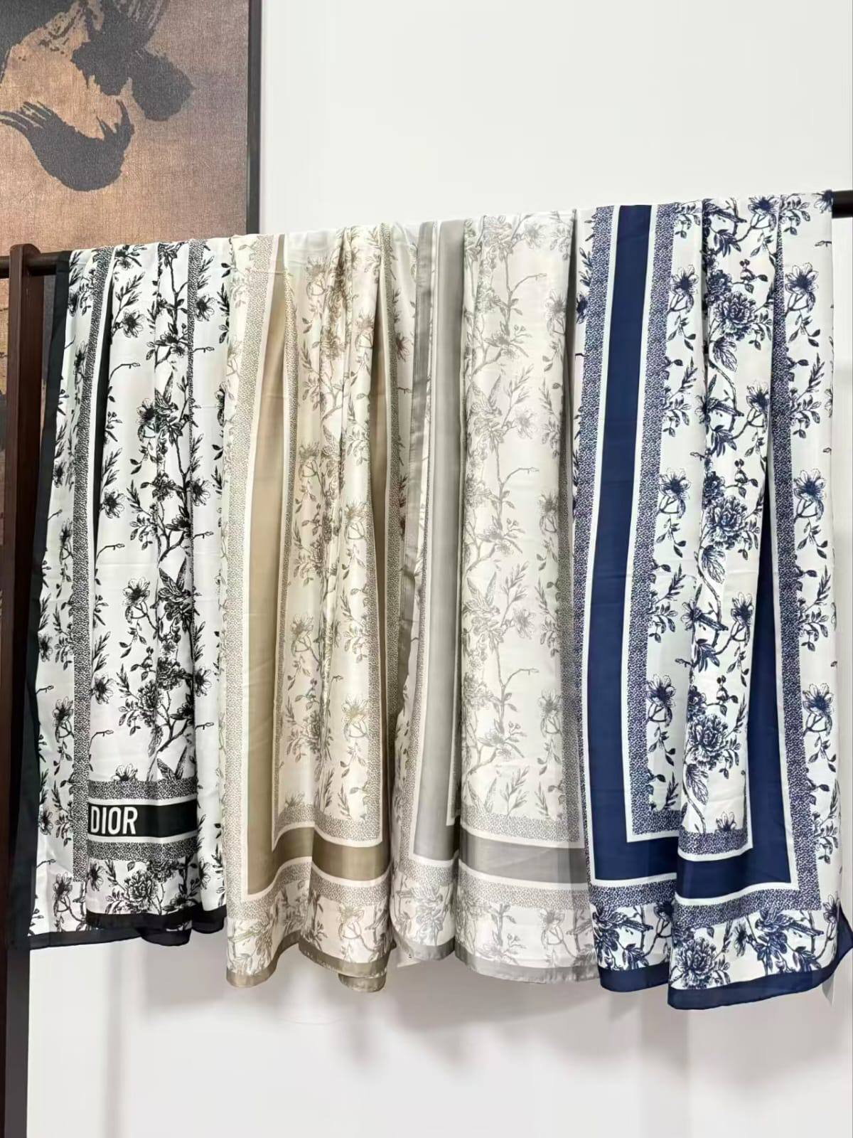 New silk scarf
1p
40 dhs🇦🇪🇦🇪🇦🇪

Zain232
♥️♥️♥️
