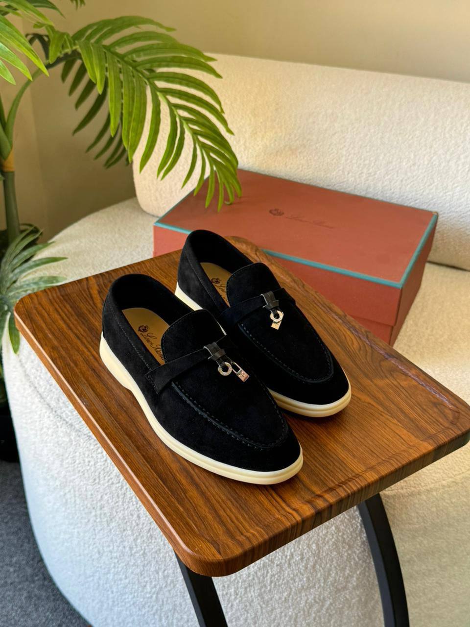 LORA PIANA 
SuperMaster Quality 💯
450 dhs💓
Size:36-41💥

Zain171
♥️♥️♥️