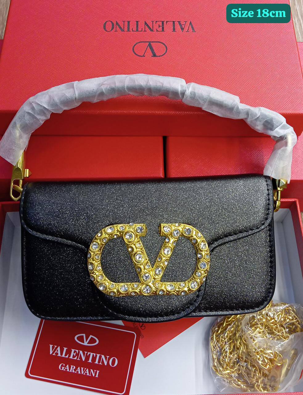 Valentino
Good quality 
with box 
🎁🎁🎁

100 dhs✅

Zain186
♥️♥️♥️