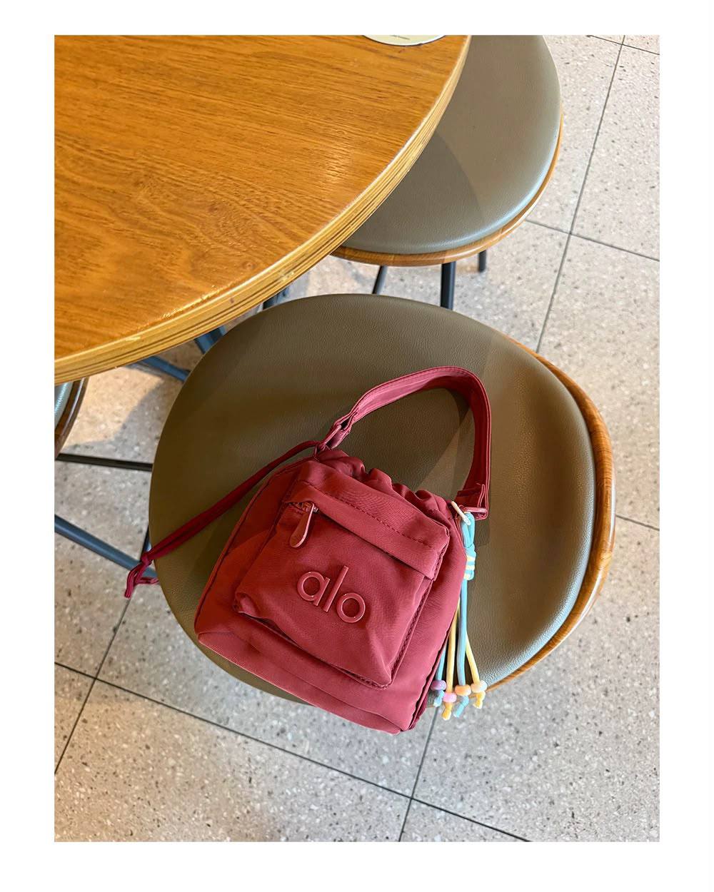 ALO
70 dhs🇦🇪🇦🇪
size 20×10×19cm

Zain42
♥️♥️♥️