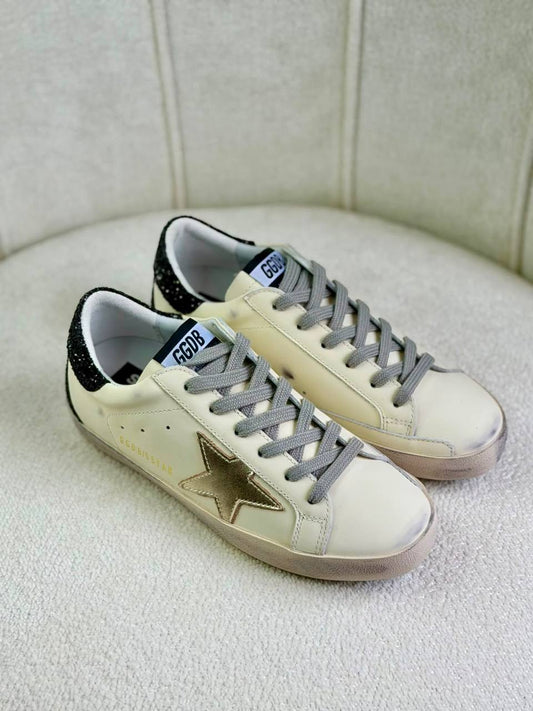 Golden goose 

Super AAA + Quality 💯

 With original packing🎁🎁

 SIZE:36and41 

Available now 

450 dhs🇦🇪🇦🇪

Zain309
♥️♥️♥️