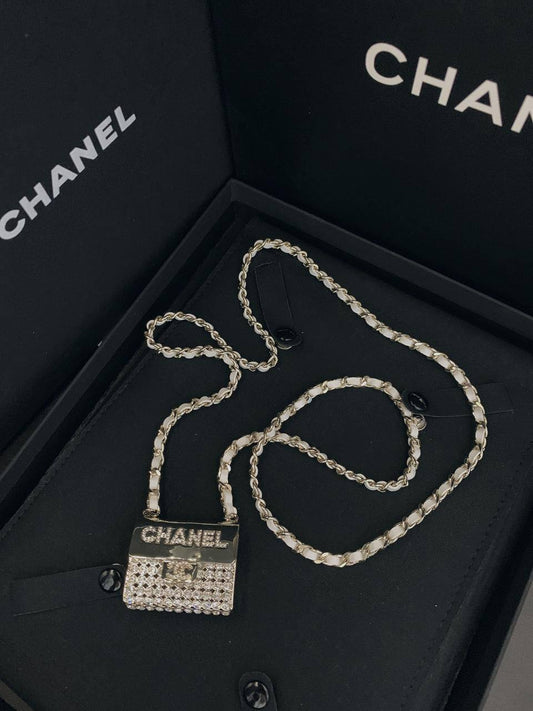 Chanel

NECKLACE 🔅

170 dhs❣️
*WITH BOX AND PAPER BAG*
🎁🎁🎁

Zain89
♥️♥️♥️