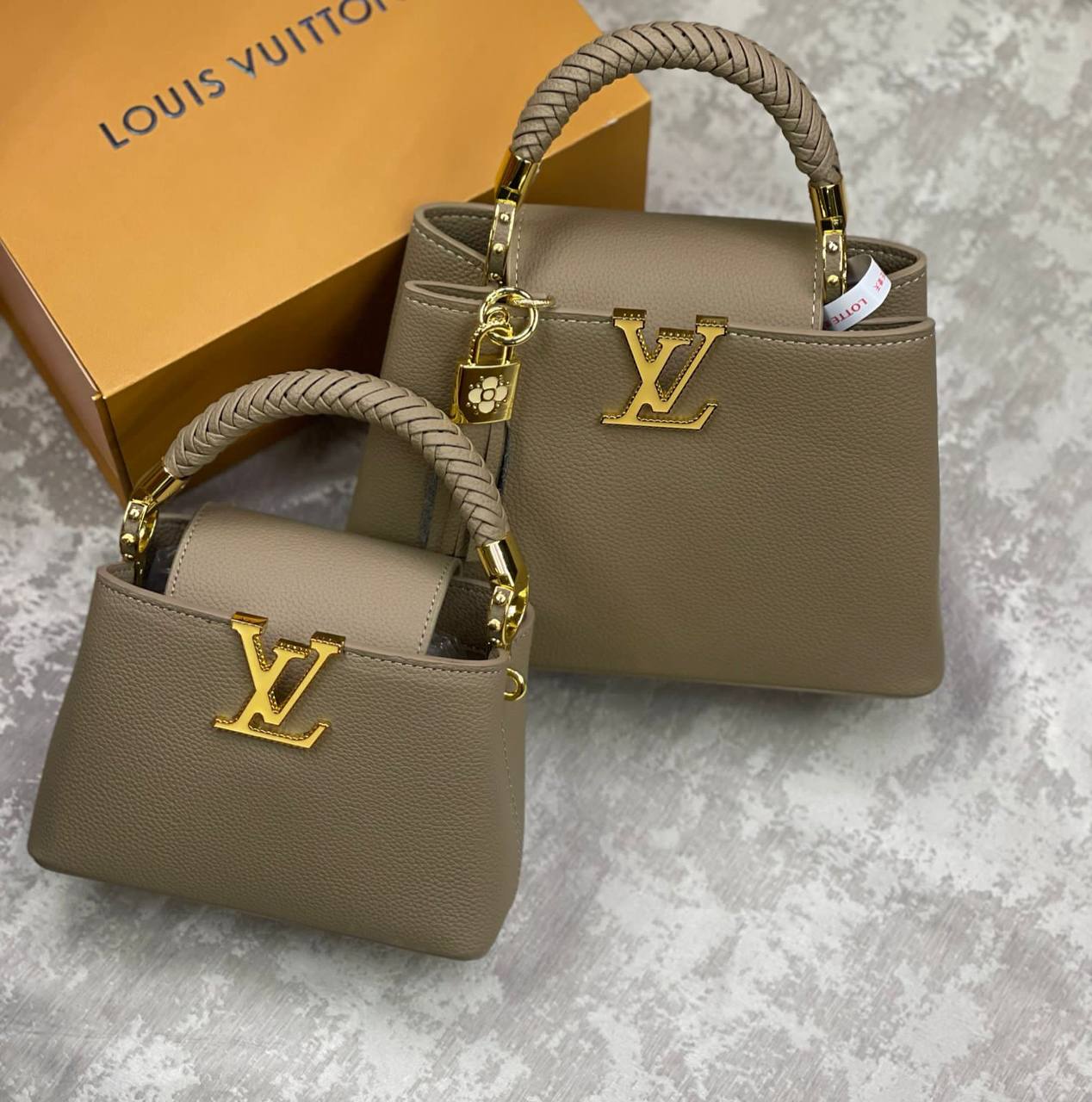 LV
high quality 
with box 
Small. Size.  260 dhs✅
Big.  Size.  270 dhs✅

Zain175
♥️♥️♥️