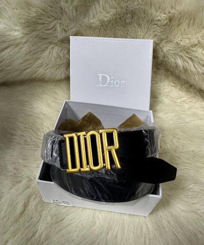 Belt for Lady
Wide：2.5 cm
Long：105/110/115 cm
With box 
30 dhs🇦🇪🇦🇪

Zain136
♥️♥️♥️