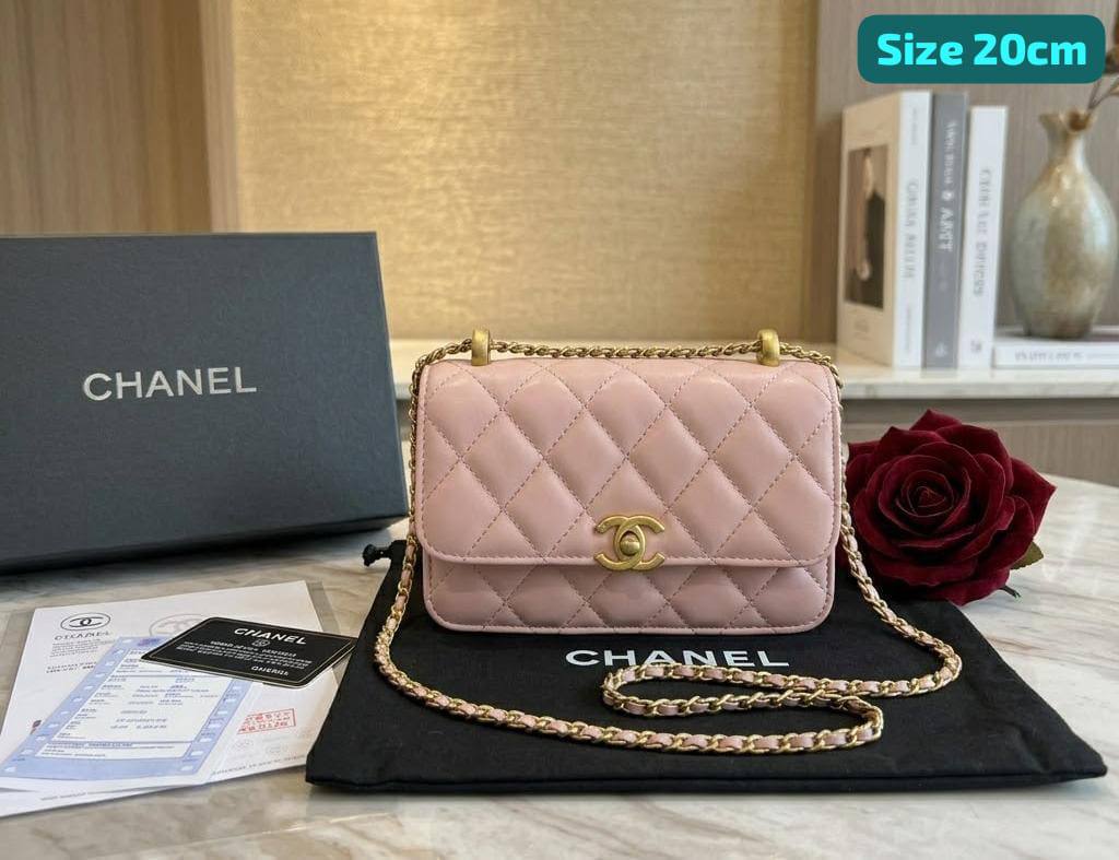 Chanel

Good quality 
with box 
100 dhs🇦🇪🇦🇪🇦🇪

Zain186
♥️♥️♥️