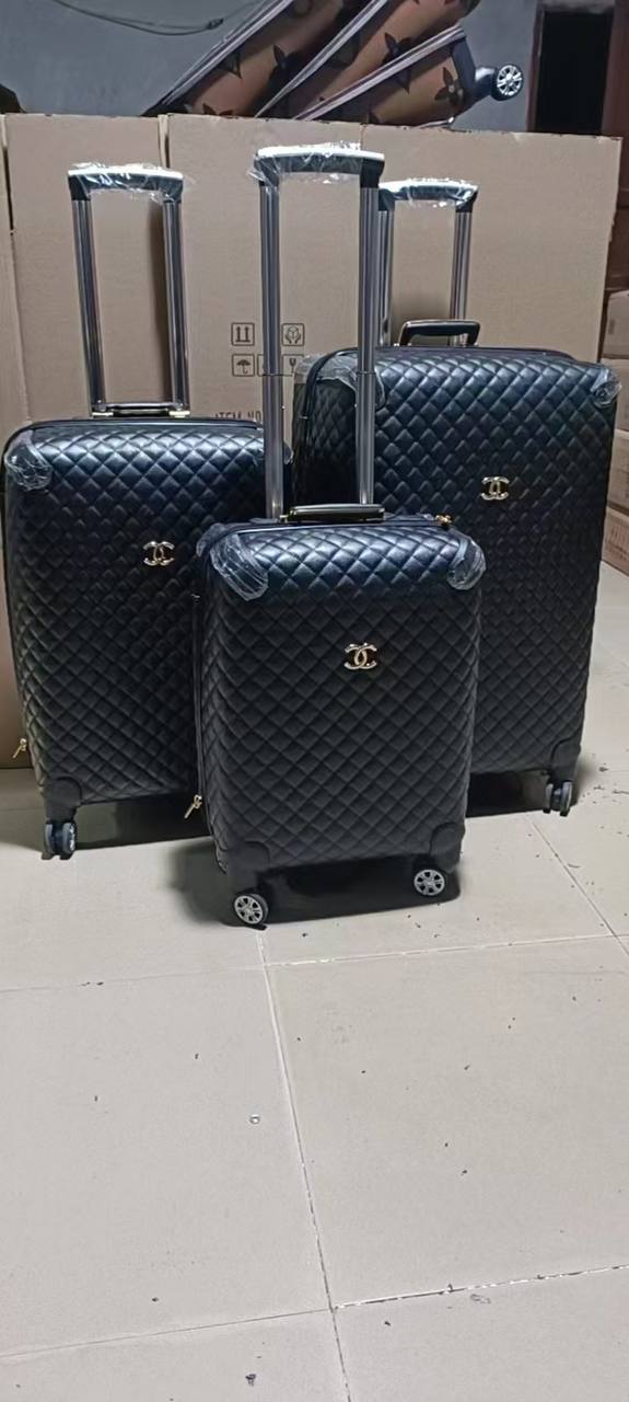Travel Bags Set
540 dhs🪙🌨️

Zain200
♥️♥️♥️