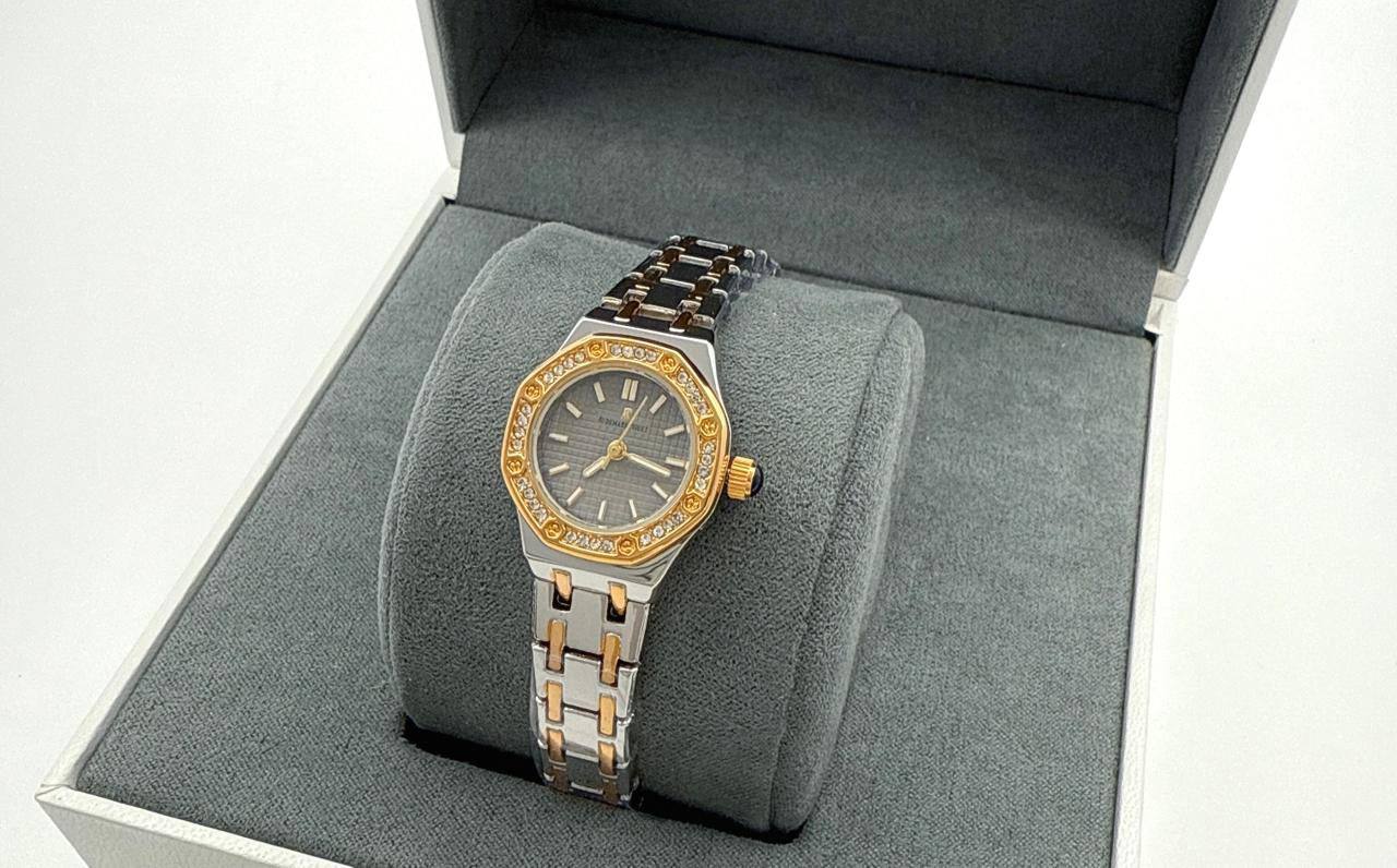 Mini size ladies watch 
55 dhs🪙🌨️

Zain45
♥️♥️♥️
