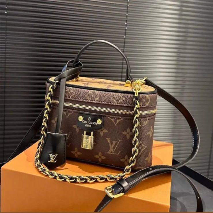 LV 
Master
 Good Quality 
260 dhs✅

Zain131
♥️♥️♥️