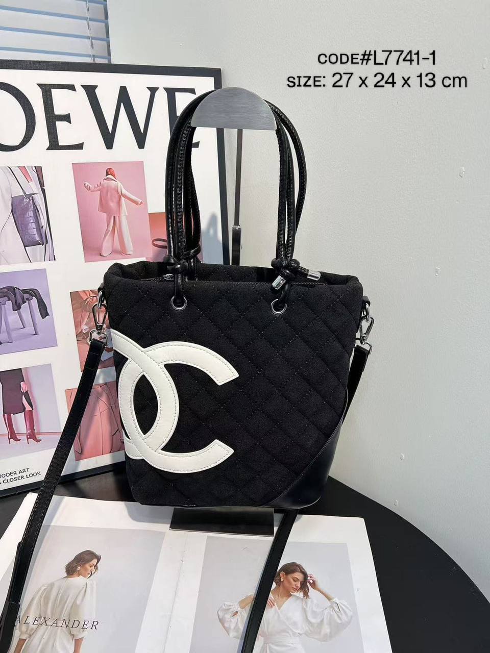 CHANEL ᴄᴀᴍʙᴏɴ
ᴘᴇᴛɪᴛᴇ sʜᴏᴘᴘɪɴɢ ʙᴀɢ
sᴜᴀᴅᴇ ᴍᴀᴛᴇʀɪᴀʟ
sɪʟᴠᴇʀ ʜᴀʀᴅᴡᴀʀᴇ
ᴡɪᴛʜ ʟᴏɴɢ ʙᴇʟᴛ sᴛʀᴀᴘ
sɪᴢᴇ: 27 cm

75 dhs🪙🌨️

Zain31
♥️♥️♥️