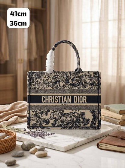 Dior 

41cm 
120 dhs

36cm 
 115 dhs 

No box

Zain72
♥️♥️♥️