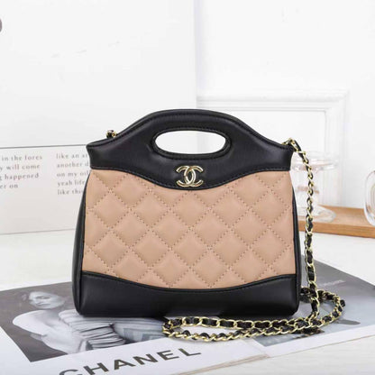 CHANEL 

 GOOD QUALITY 

WITH BOX 
🎁🎁🎁

90 dhs✅

Zain39
♥️♥️♥️