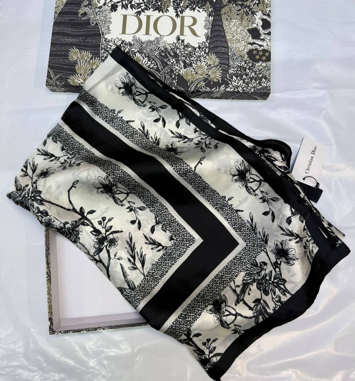 Silk scarf 🧣 
40 dhs✅

With box🎁
55 dhs✅

Zain93
♥️♥️♥️