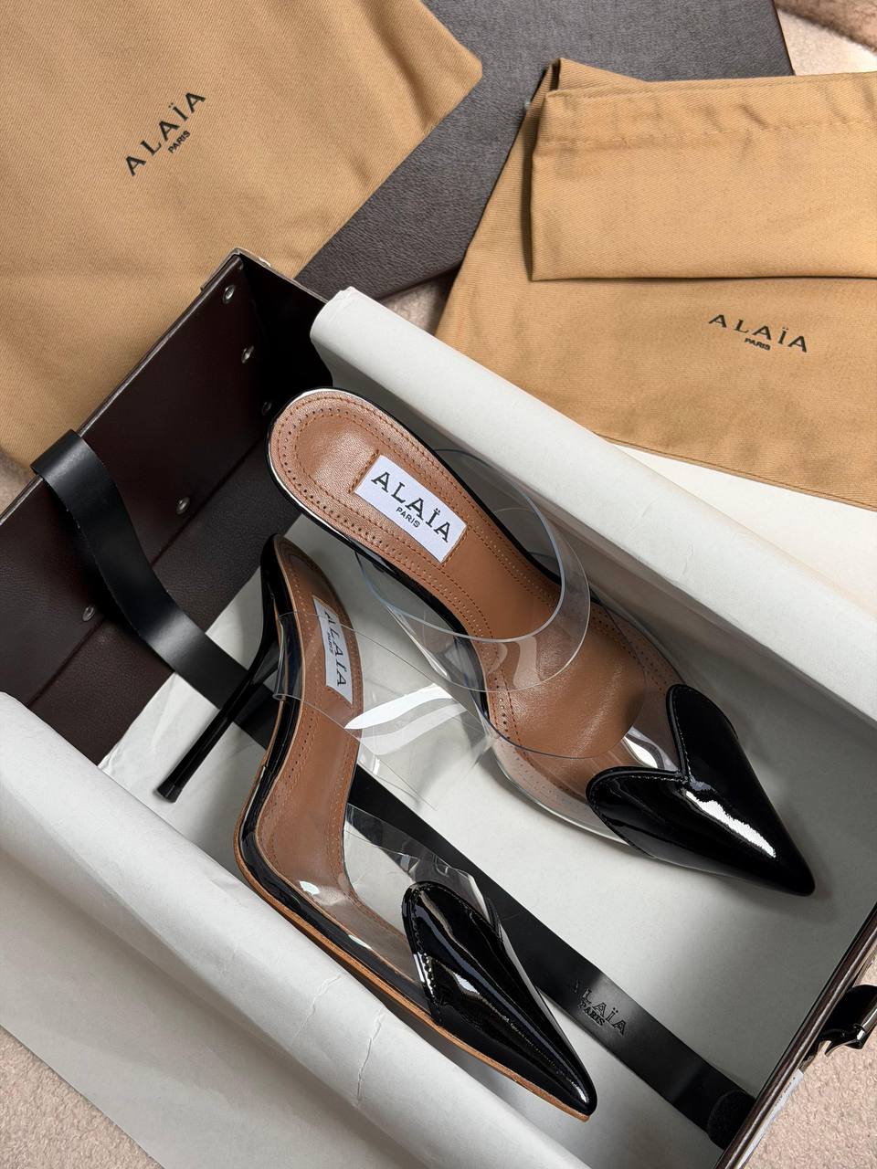 ALAIA 𝐏𝐀𝐑𝐈𝐒
𝐕𝐈𝐏 𝐐𝐔𝐀𝐋𝐈𝐓𝐘
𝐒𝐈𝐙𝐄 {35 to 42} 
450 dhs✅

Zain81
♥️♥️♥️