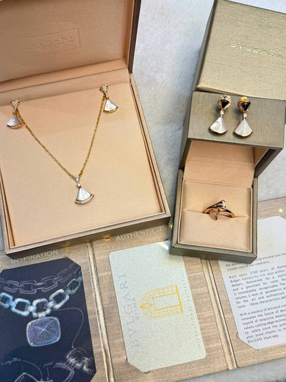 Bvlgari Set
Master +++
For Price 👇 WhatsApp✅
0568585901 
0507557372
0552275751 Owner Zain 👌

Zain209
♥️♥️♥️