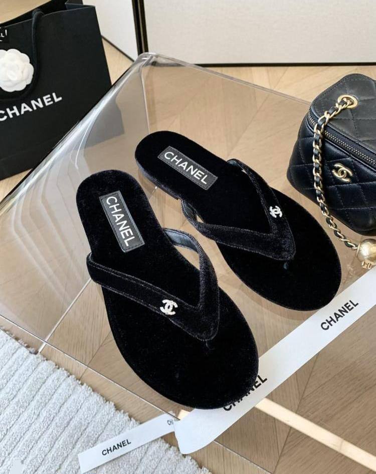 CHANEL 
180 dhs✅
*SIZE  36   TO   41*

Zain224
♥️♥️♥️