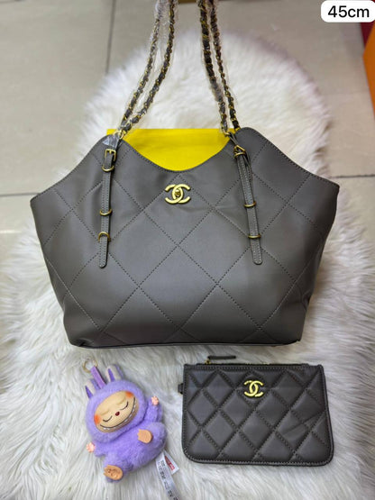 💕 Chanel  2 in 1
1️⃣ First quality
Size : 45 * 26 cm
90 dhs✅

Zain115
♥️♥️♥️
