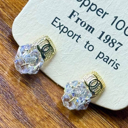 Earring ❤️‍🔥*
good quality 💯
With black boxes 🗃️ 
20 dhs❣️
With normal boxes 📦 
30 dhs❣️

Zain216
♥️♥️♥️