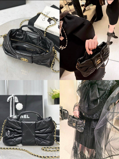 Chanel 25K butterfly bag
Size:25cm 
Magnetic box🎁

115 dhs❣️

Zain56
♥️♥️♥️