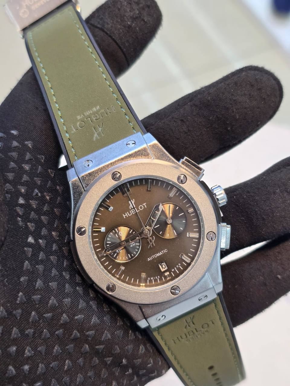 Hublot Men
*Chronograph working*
100 dhs🇦🇪🇦🇪

Zain29
♥️♥️♥️