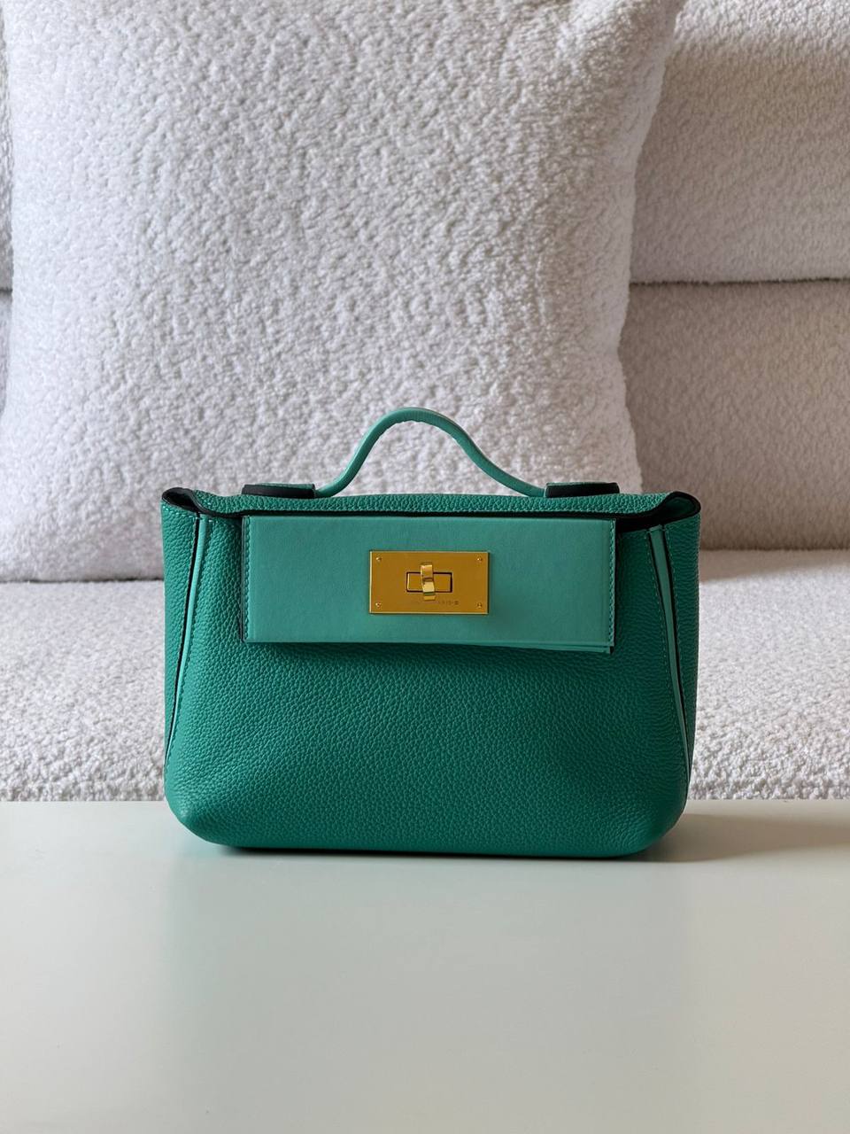 Hermes
Master

380 dhs✅

with box
🎁🎁🎁

Zain52
♥️♥️♥️