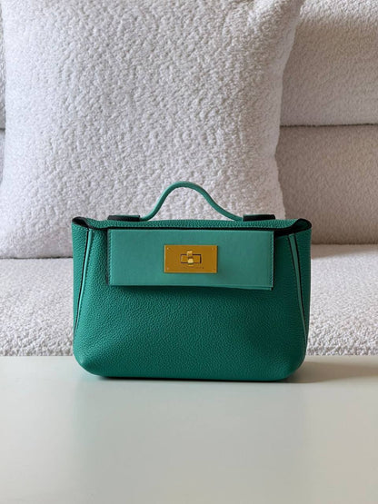 Hermes
Master

380 dhs✅

with box
🎁🎁🎁

Zain52
♥️♥️♥️