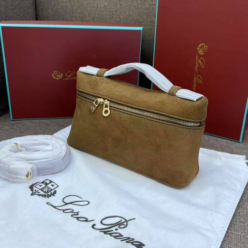 Loro piana

100 dhs🇦🇪

with box
size 19cm

Zain29
♥️♥️♥️