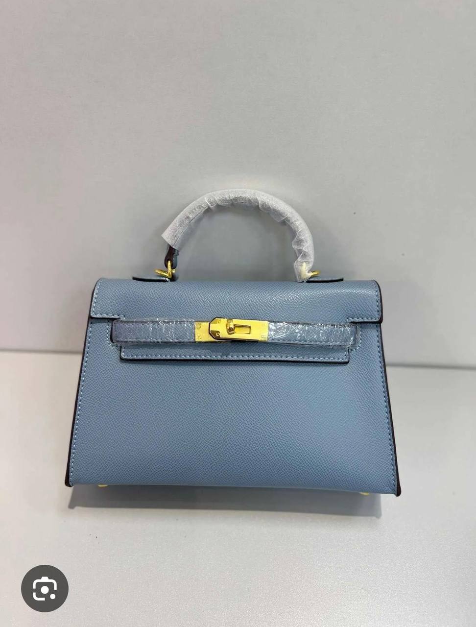Hermes
GOOD quality

 With boxes 
🎁🎁🎁

SIZE 22 CM 
105 dhs✅

Zain200
♥️♥️♥️