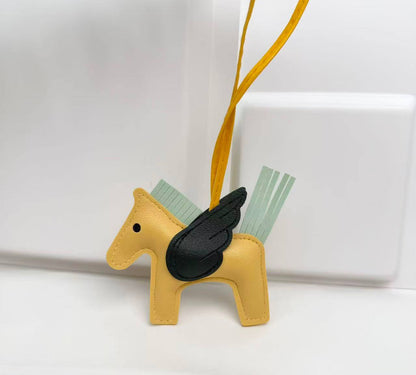 Hermes Horse Bag Charm 🔥
15 dhs✅

Zain243
♥️♥️♥️