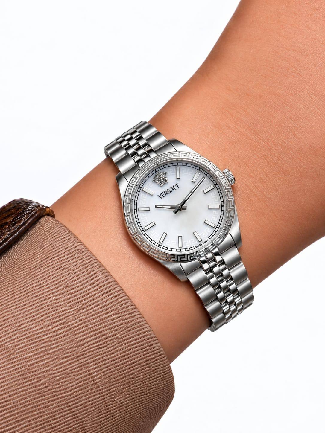 Versace 

watch for ladies 

good quality 

280 dhs🇦🇪🇦🇪

(size 36mm)'

Zain59
♥️♥️♥️