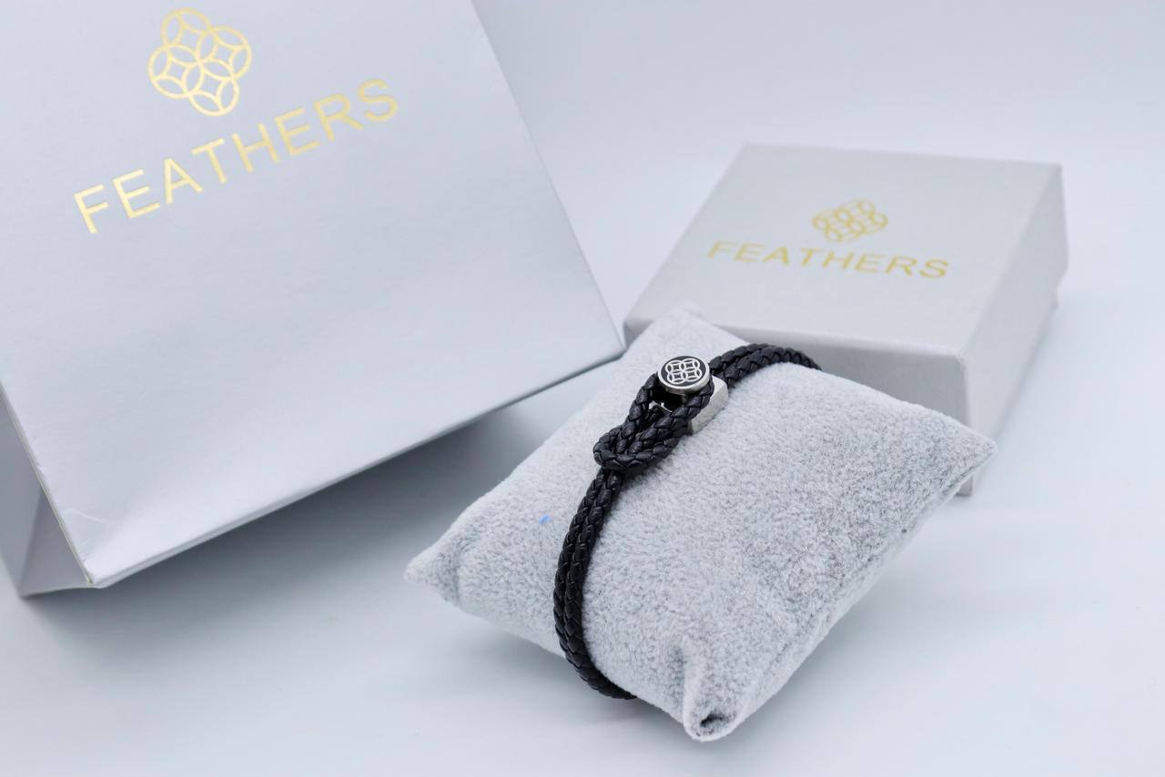 Bracelet 
55 dhs💓
+Box and paper bag🎁

Zain33
♥️♥️♥️