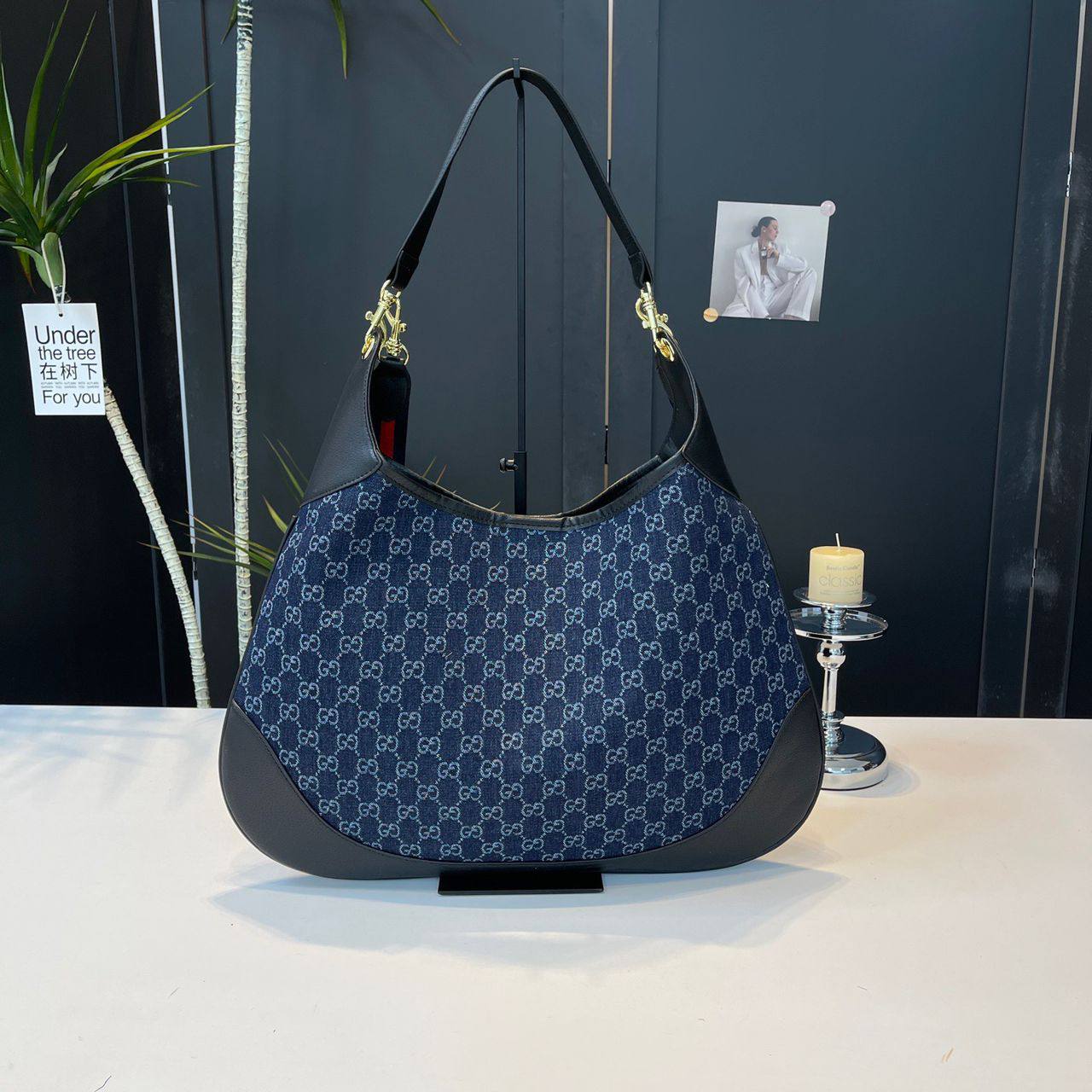 Gucci
90 dhs💓
SIZE：48cm

Zain35
♥️♥️♥️