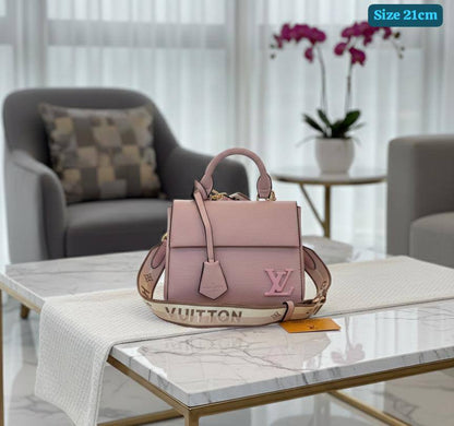 LV
Good quality 
with box 
🎁🎁🎁

110 dhs🪙🖤

Zain186
♥️♥️♥️