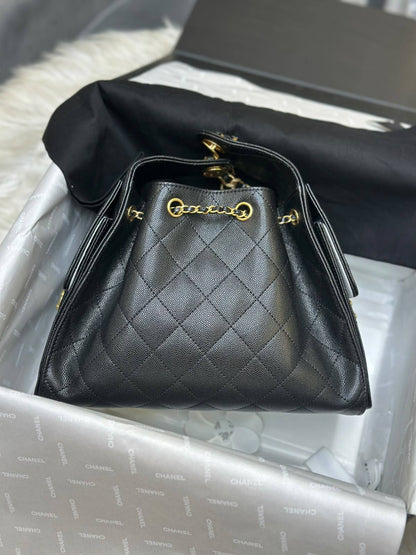 Chanel 
25 bag featuring a woven leather and gold-tone chain handle
2000 dhs🇦🇪🇦🇪

Zain71
♥️♥️♥️