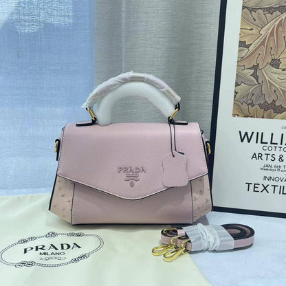 Prada 
Good Quality 
With Box 
🎁🎁🎁

110 dhs❤️

Zain250
♥️♥️♥️