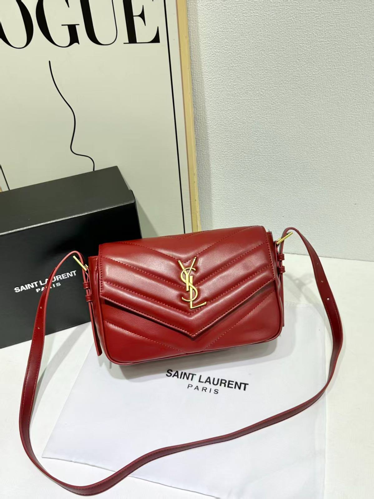 YSL

Best quality 
with box

115 dhs🇦🇪🇦🇪

size 26CM
Zain290
♥️♥️♥️
