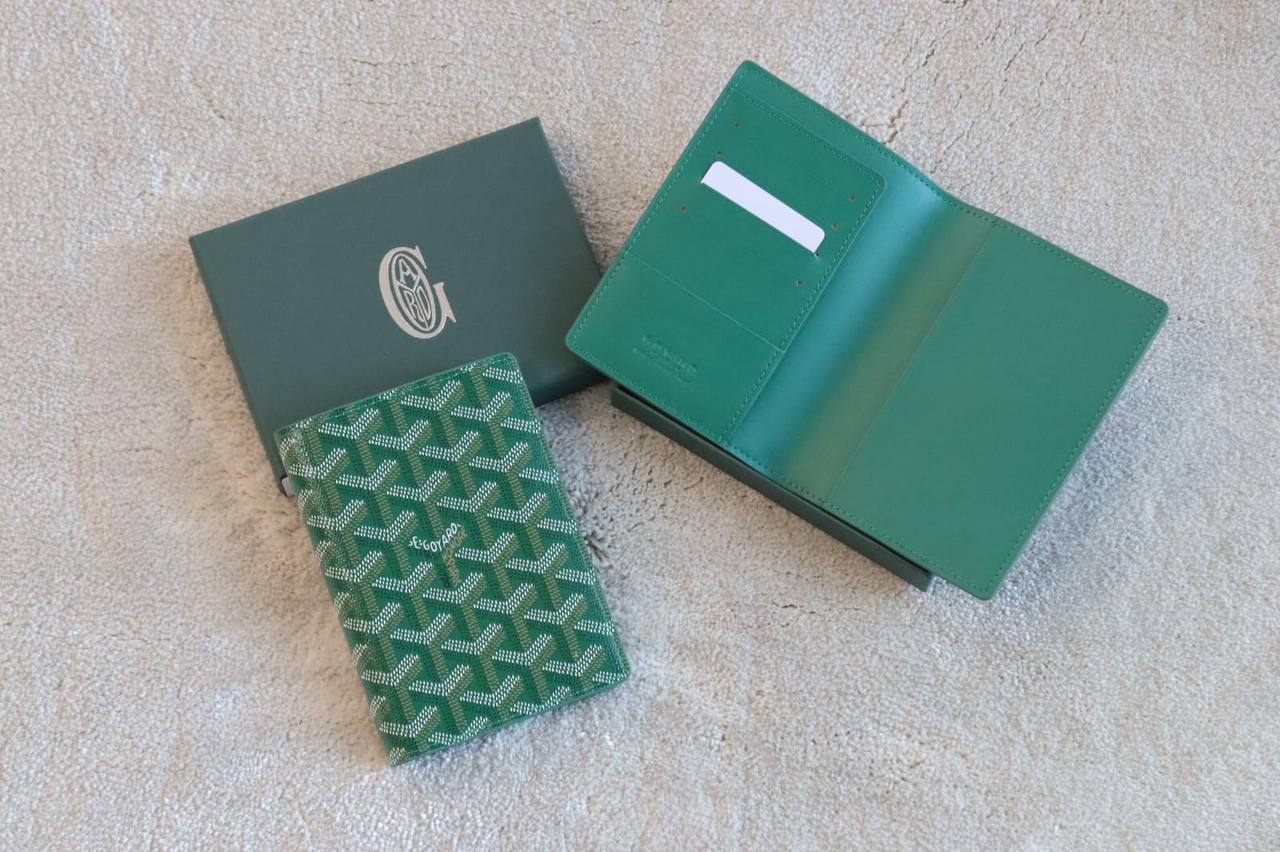 LV - Goyard
Wallets
 master 
passport holder
95 dhs✅

Zain33
♥️♥️♥️