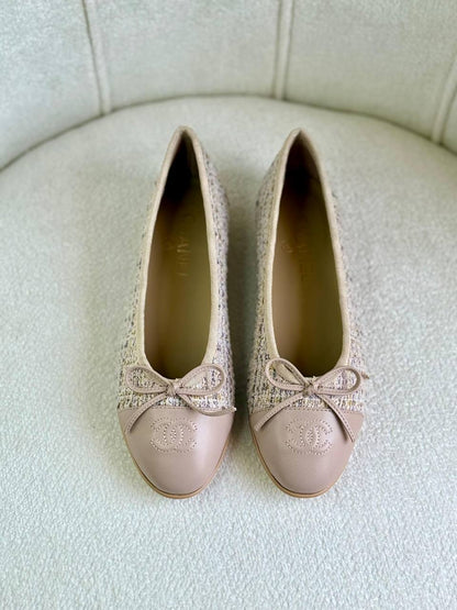 Chanel
Super *AAA* *+* Quality 💯 
With original packing🎁🎁
SIZE:36and42
450 dhs🖤

Zain309
♥️♥️♥️