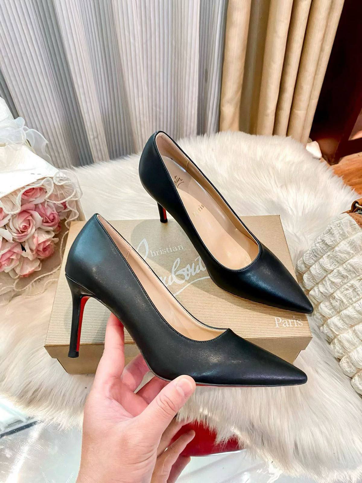 Loubotin Heels

Size 36-41
150 dhs🇦🇪🇦🇪

Zain183
♥️♥️♥️
