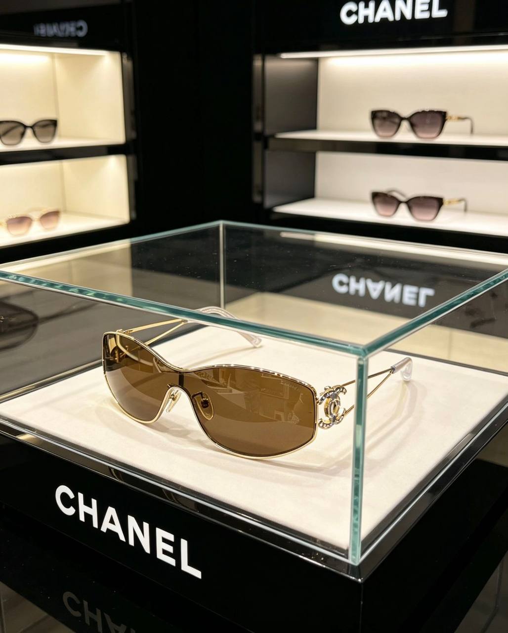 *Sunglasses 🕶️ ❤️‍🔥*
Super master quality 💯
With master box 🗃️ 
And paper bag 🛍️
170 dhs✅

Zain216
♥️♥️♥️