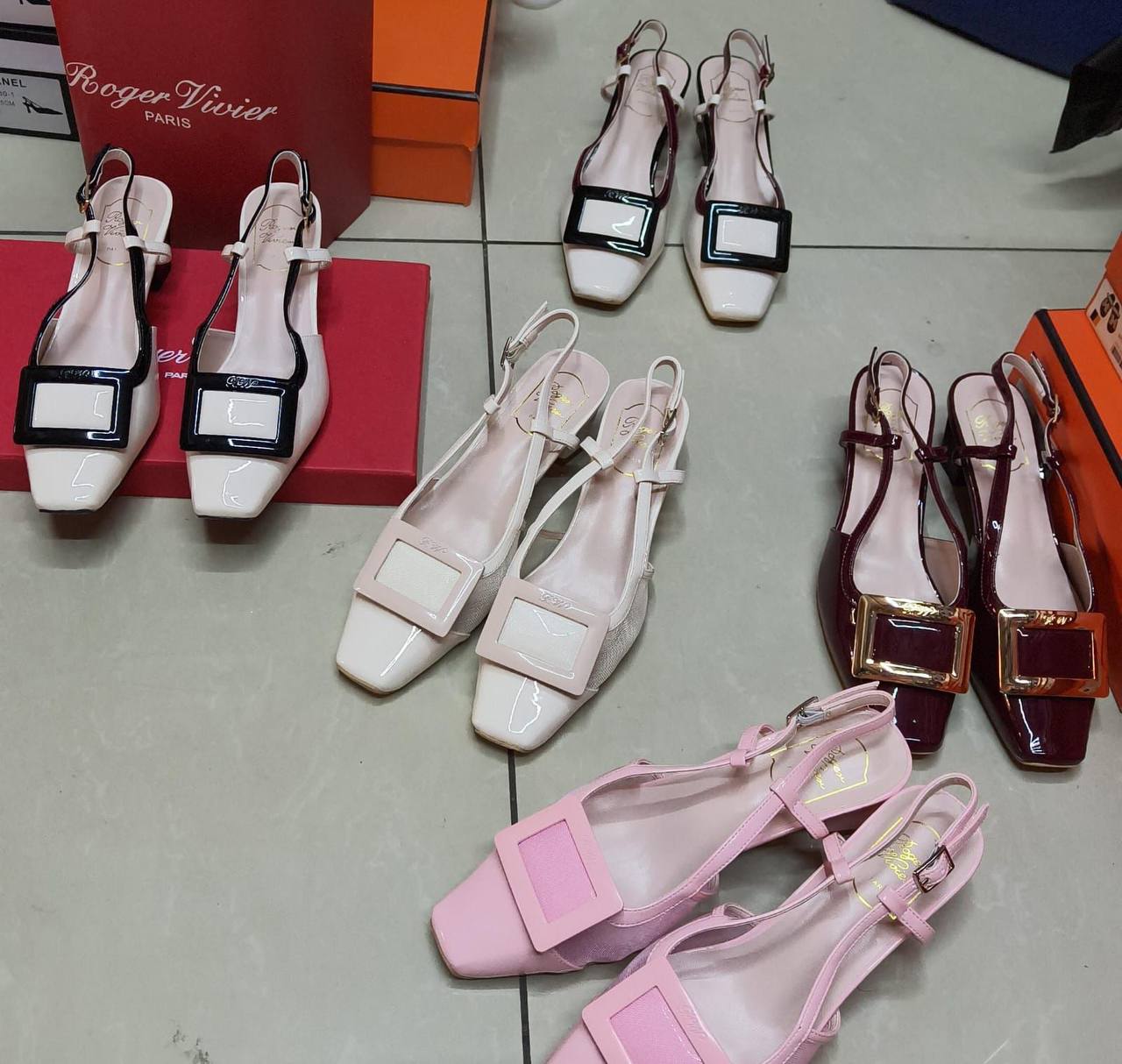 RV
Roger
Size 36 to 41

120 dhs🪙🌨️

Zain146
♥️♥️♥️
