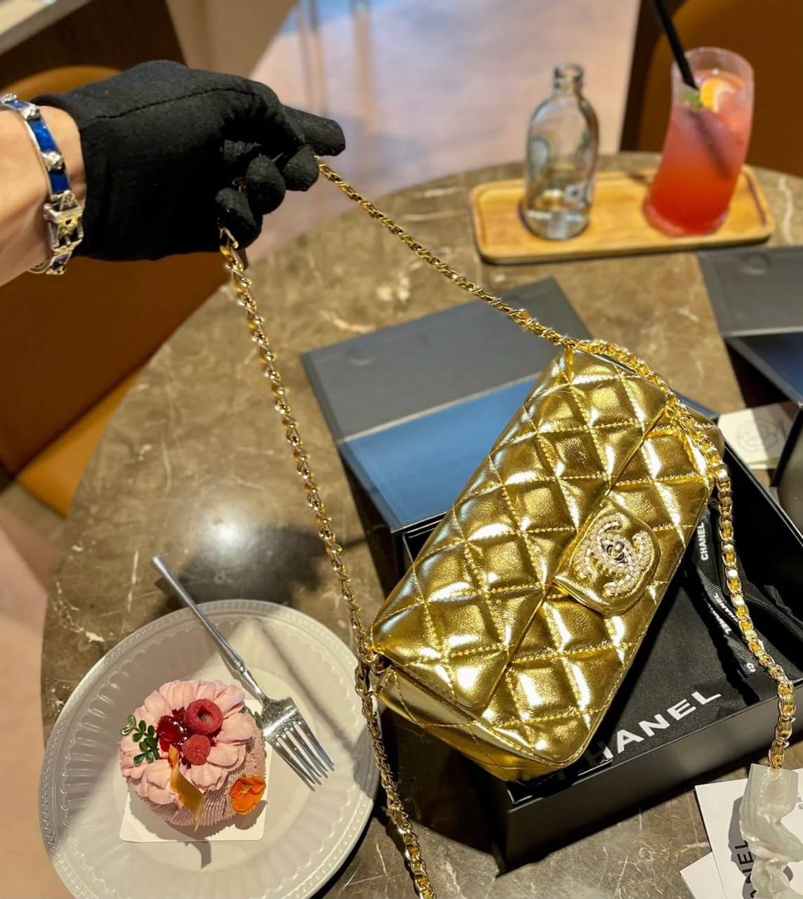 Chanel
140 dhs🇦🇪🇦🇪

Zain35
♥️♥️♥️