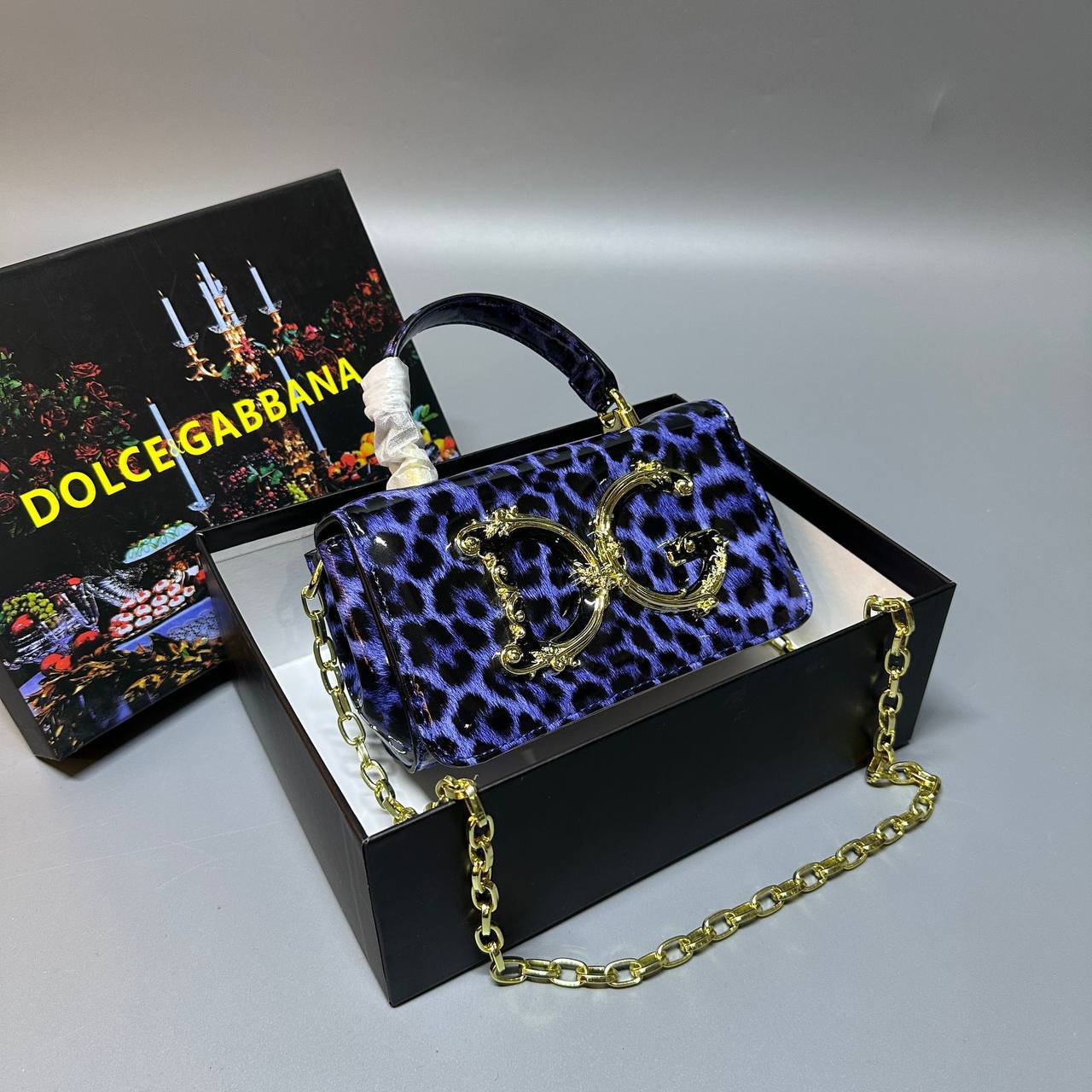 Dolce&Gabbana 

new came good quality

 with box 
🎁🎁🎁

90 dhs💓

Zain39
♥️♥️♥️