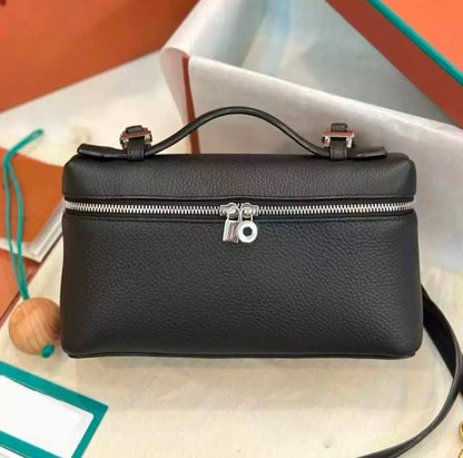 Loro Piana
90 dhs🇦🇪🇦🇪
size：19cm
Good-quality 

with box

Zain35
♥️♥️♥️