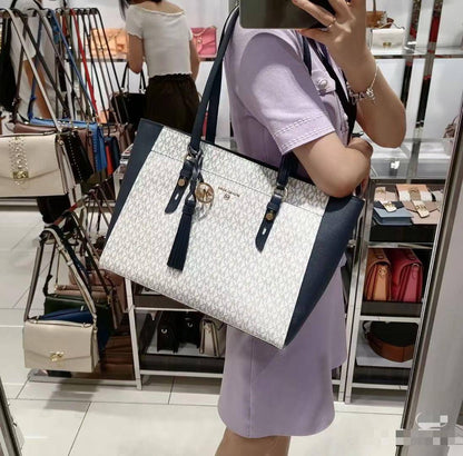 💝 MK Tote
1⃣️ First quality 
Size : 40 *  12 cm
90 dhs🪙🌨️

Zain115
♥️♥️♥️