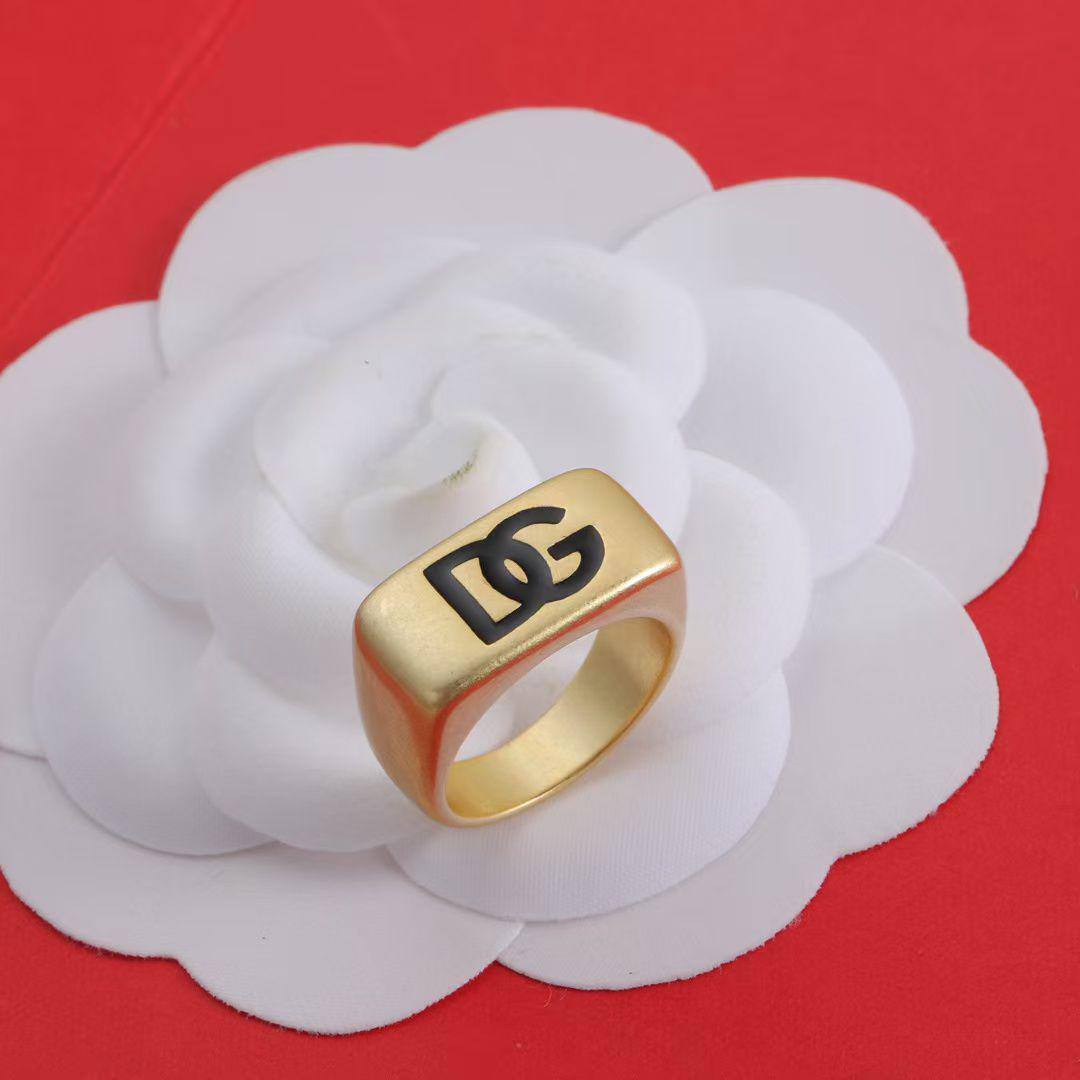 Ring 💍* ☘️
Master quality 

*45* dhs🪙💕 normal box 📦

Zain48
♥️♥️♥️