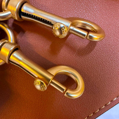 COACH  
MACK UP BOX 
HIGH QUALITY 
WITH BOX 
110 dhs💓

Zain295
♥️♥️♥️